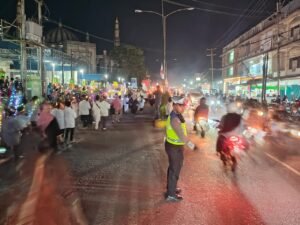 Polres Melawi Lakukan Pengamanan Pawai Obor Tahun Baru Islam 2023 Dengan Melibatkan 32 Personil