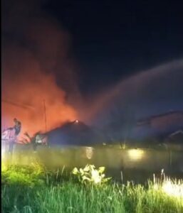 Kebakaran Hebat di Dusun Parit Mayor, Kab. Kubu Raya, Sebuah Rumah Hangus Terbakar