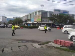 Satuan Polisi Lalu Lintas Polres Kubu Raya Berikan Pelayanan Jalur Kedatangan Himpunan Mahasiswa Islam (HMI) di Kalimantan Barat.