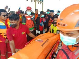 Tim SAR Satbrimob Polda Kalbar Berhasil Evakuasi Korban Tenggelam