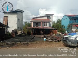 “Kebakaran Hebat di Nanga Kalis Rumah Hangus, Warga Selamat”