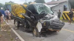 Laka Tunggal Sebuah Mobil Di Kecamatan Simpang Hulu, Menabrak Beton Pembatas Jembatan.