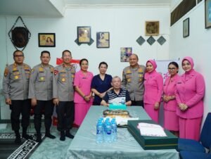 Kapolda Kalbar Irjen. Pol Pipit Rismanto S.IK, M.H Lakukan Silaturahmi dan Anjangsana Kepada Sesepuh Polri Polda Kalbar