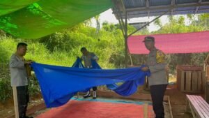 Kapolsek Sandai Bongkar Lapak Yang Sering Dijadikan Tempat Sabung Ayam