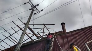 Pekerja Bangunan di Kubu Raya Tewas Tersengat Listrik Saat Perbaiki Atap
