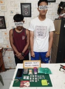 HADIAH HUT BHAYANGKARA KE 78 POLRES SAMBAS TANGKAP DUA ORANG PENGEDAR NARKOTIKA JENIS SHABU.