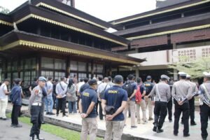 Pastikan Kegiatan Penyandingan Suara Dalam Pemilu Calon Anggota DPR Kabupaten Skadau Berjalan Aman, Satgas PAM Polda Kalbar Laksanakan Apel Simulasi Pengamanan