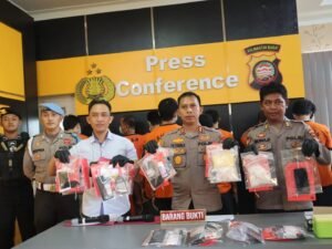 Kapolres Singkawang Pimpin Press Conference Pengungkapan Kasus Narkotika Sepanjang Bulan Juni 2024 di Kota Singkawang.