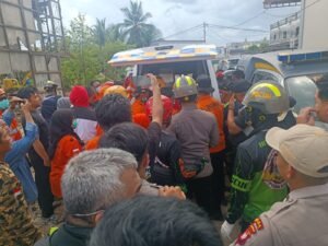 News Update : Pencarian Korban Bangunan Ruko Runtuh, Kembali Temukan Satu Korban Meninggal Dunia