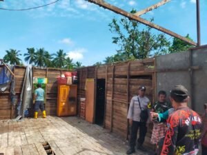 Angin Puting Beliung Hantam Desa Pal Sembilan, 16 Rumah Rusak Berat