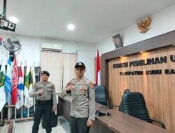 Operasi Mantap Praja Kapuas 2024: Polres Kubu Raya Amankan Tahapan Pemilu di Kantor Bawaslu dan KPU