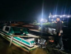Laka Air di Sungai Kapuas, Tongkang Hantam Fasilitas Umum hingga Rusakkan Enam Speed Boat