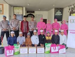 Peringati Hari Bhayangkara, Polsek Teluk Pakedai Tebar Kepedulian di Pondok Pesantren