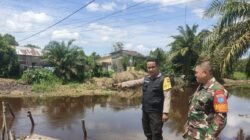 Jembatan Desa Mega Timur Roboh, Warga Bangun Jalur Darurat dengan Tali dan Sampan