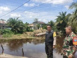 Jembatan Desa Mega Timur Roboh, Warga Bangun Jalur Darurat dengan Tali dan Sampan