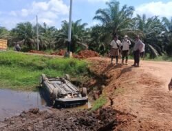 Laka Tunggal di Jalan Mutiara Kubu Raya, Seorang Lansia Tewas Terjebak di Dalam Mobil