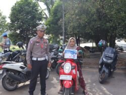 Pakai HP di Jalan? Siap-siap Kena Tilang Operasi Patuh Kapuas!