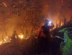 Cegah Api Meluas, Polres Kubu Raya dan Tim Gabungan Padamkan Karhutla di Sungai Raya