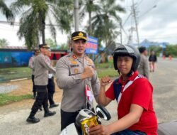Menjelang HUT RI ke-80, Polres Kubu Raya Bagikan 100 Bendera Merah Putih kepada Pengendara
