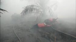 Cerita Menerobos Bara: Nyawa di Ujung Selang