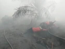 Cerita Menerobos Bara: Nyawa di Ujung Selang