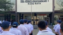 Tanamkan Kesadaran Tertib Lalu Lintas Sejak Dini, Satlantas Polres Kubu Raya Sambangi SMP Kemala Bhayangkari 1 Sungai Raya