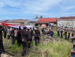Penghormatan Terakhir Polres Kubu Raya Antar IPTU Suyoto ke Peristirahatan Terakhir